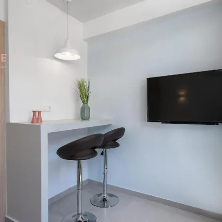 Yellow Door, Nilie Hospitality Mgmt Apartment